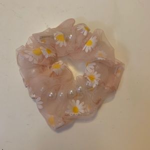 Pearl scrunchie (new)